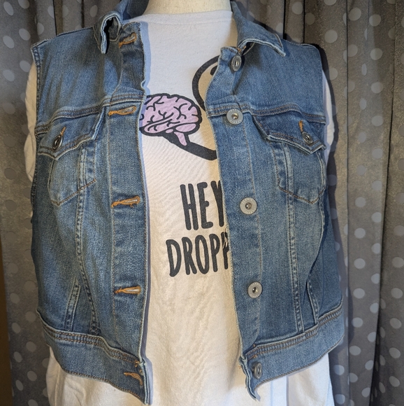 Torrid Cropped Denim Vest 2/2X/18-20 - Picture 3 of 16